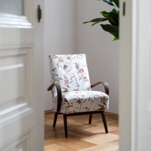 Retro křeslo po renovaci