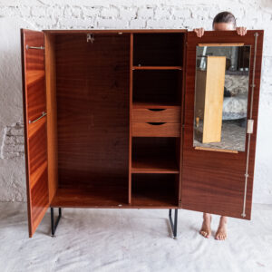 Šatní skřiň  / Interiér Praha