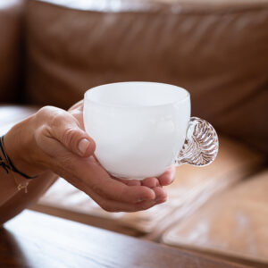 Skleněný hrníček opálové sklo