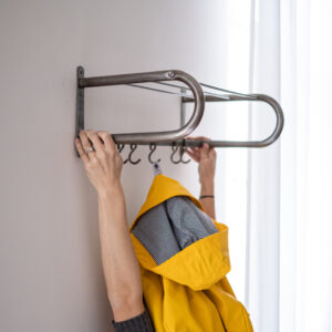 Funkcionalistický věšák (střední)