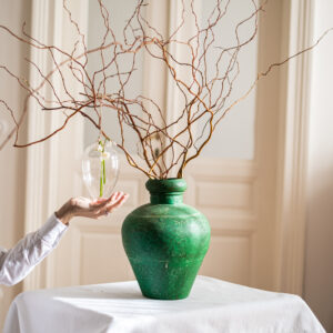 Kovová váza amfora