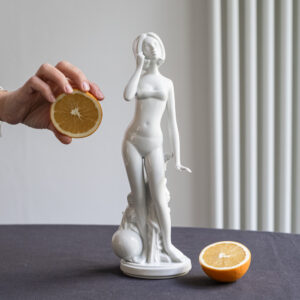 Dívka s mikádem / Dux