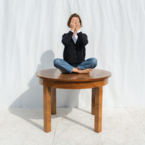 Jídelní rozkládací stůl