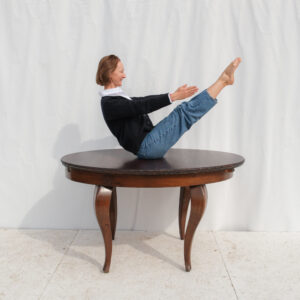 Jídelní rozkládací stůl