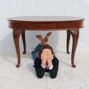 Jídelní rozkládací stůl