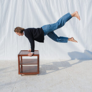 Odkládací stolek na kolečkách