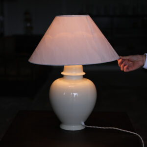 Stolní lampa (smetanová)